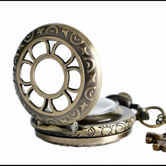 Vintage Alice in Wonderland Pocket Watch Necklace - Picture 4 of 14